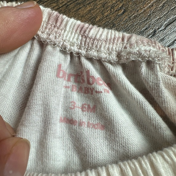 Bundle of 4 Girls 3-6 Month Outfits (Kate Quinn, Hanna Andersson, Burts Bees) - Picture 10 of 10